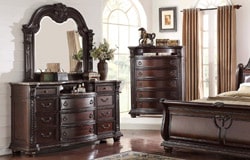 Dresser - Bedroom furniture in Pensacola, Fl